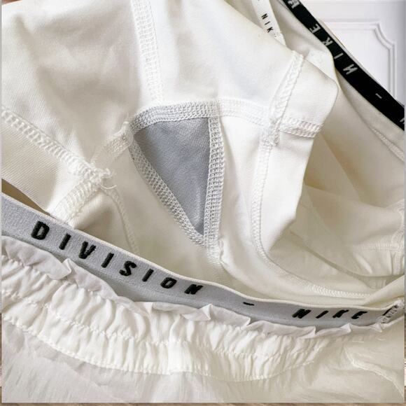 Women's Nike Tempo Luxe Run Division Women's 2-In-1 Running Shorts (White S) - Picture 11 of 11